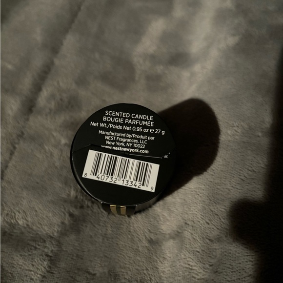 NEST Fragrances Grapefruit Candle - Black and Gold - Picture 3 of 3